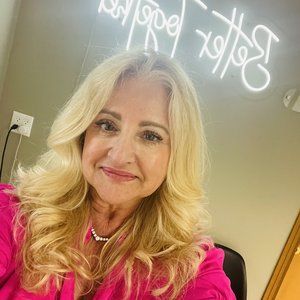 Meet your Posher, Monique